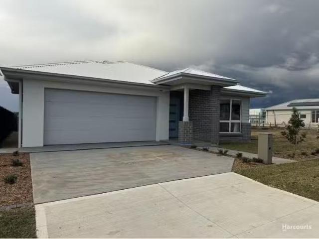 For Rent! 4 BR 18 Bellaroi Parade, Gilead House for rent List.
