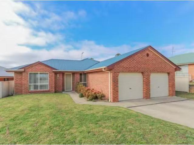 Cheap 4 BR 18 Endurance Court, Bathurst House for rent Listed.