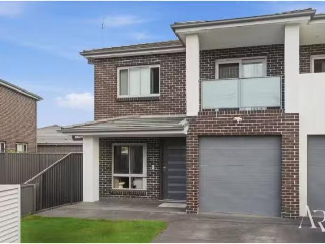 For Rent! 4 BR 1/8 Gurrawillie St, Villawood House for rent L.