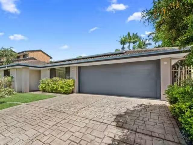 Rental! 4 BR 18 Kentlyn Street, EIGHT MILE PLAINS, QLD 4113.