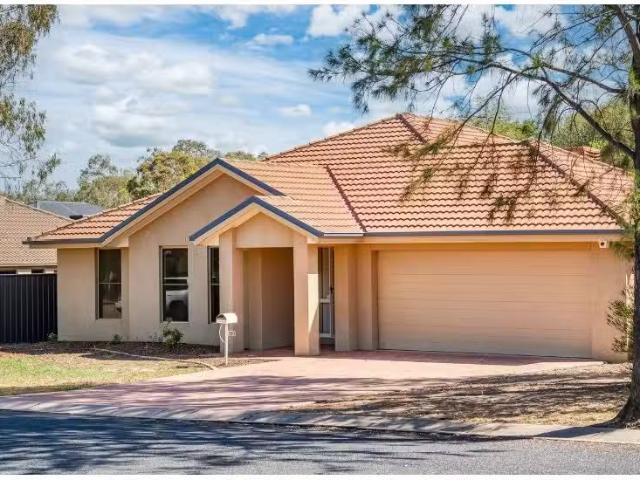 For Rent! 4 BR 100 Hotham Circuit, Thurgoona House for rent L.