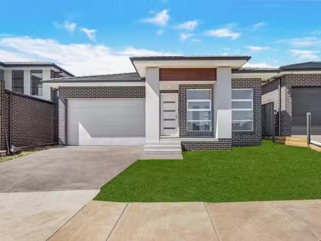 Unique 4 BR 10 Aries Street, Austral, NSW 2179