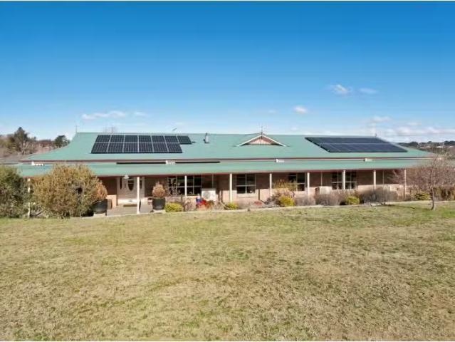 Unique 4 BR 10 Fitzroy Street, Uralla House for rent Listed b.