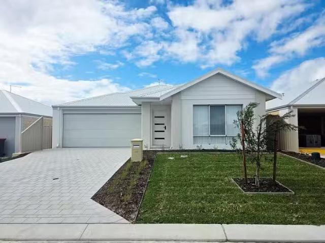 Rental! 4 BR 10 Puritan Avenue, Two Rocks, WA 6037