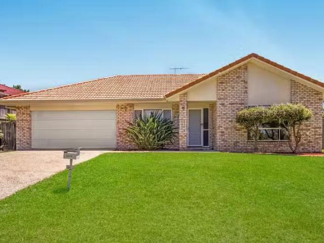 Charming 4 BR 11 Hinterwood Court, EDENS LANDING, QLD 4207 H.