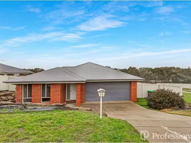 Cheap 4 BR 11 Sunvale Crescent, Estella House for rent Listed.