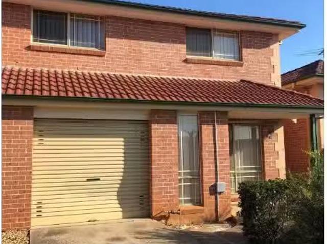 Charming 4 BR 12/50 Parkhill Avenue, Leumeah Townhouse for ren.