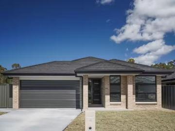Rental! 4 BR 12 Galleon Street, Hamlyn Terrace House for rent.