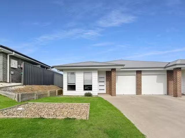 Charming 4 BR 12B Mcgrath Place, Goulburn, NSW 2580