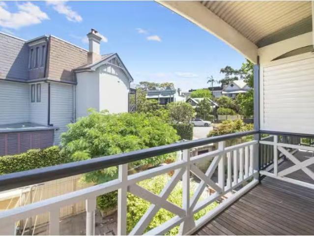 Cozy 4 BR 132 Blues Point Road, Mc Mahons Point House for rent.