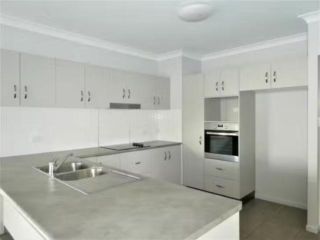 Cozy 4 BR 13 Cowrie Court, Bushland Beach, QLD 4818