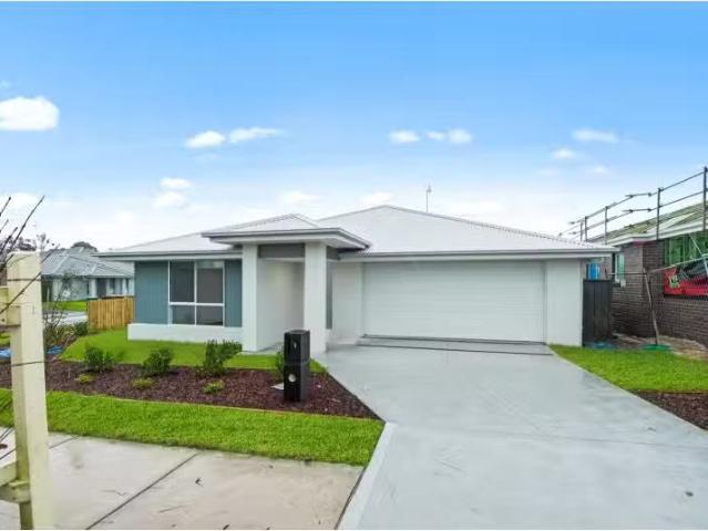 Cozy 4 BR 1 Kooyonga Street, Heddon Greta House for rent List.