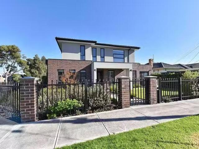 Deal! 4 BR 1 Herbert Street, Avondale Heights, VIC 3034