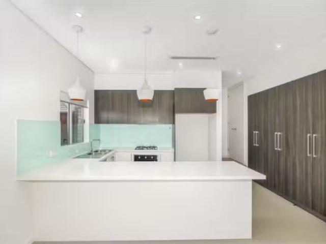 New 4 BR 1B Queen Street, Guildford West House for rent Liste.