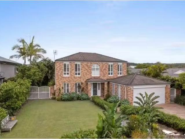 Unique 4 BR 26 Oceanside Dr, Caves Beach House for rent Liste.