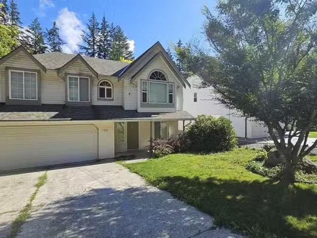 Deal! 4 BR 275 Forrest Crescent 1 275 Forrest Cres #1