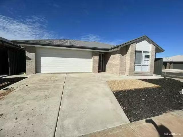 Cozy 4 BR 27 Desiree Street, Munno Para, SA 5115