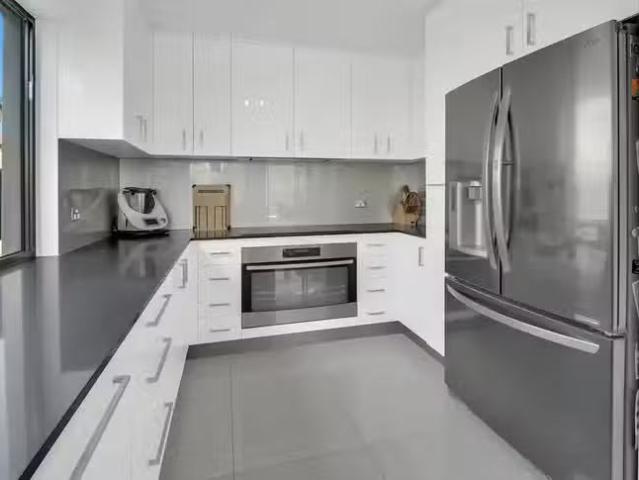 Unique 4 BR 27 Tanzen Drive, Arundel, QLD 4214