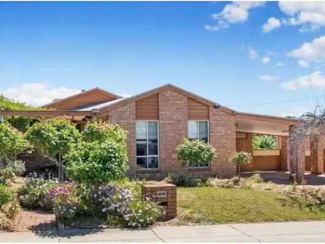 Charming 4 BR 29 Balmoral Drive, Golden Square House for rent.