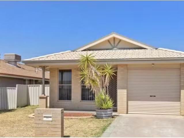 For Rent! 4 BR 20A Banks Street, Tamworth House for rent List.