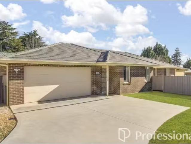 Deal! 4 BR 20A Cooper Crescent, Gormans Hill House for rent L.