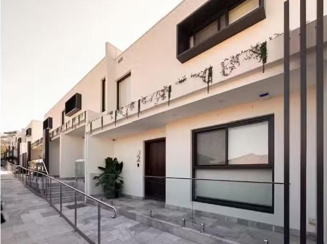 Deal! 4 BR 2/19 Greenacre Road, South Hurstville Townhouse for.