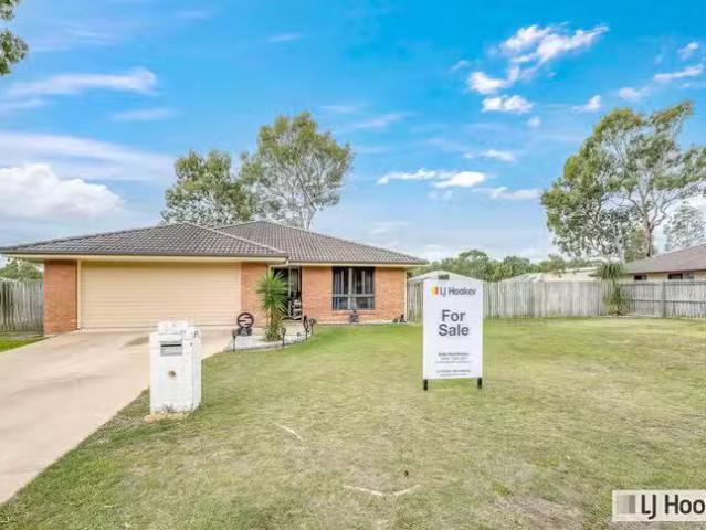 Unique 4 BR 22 Monarch Avenue, Moore Park Beach, QLD 4670