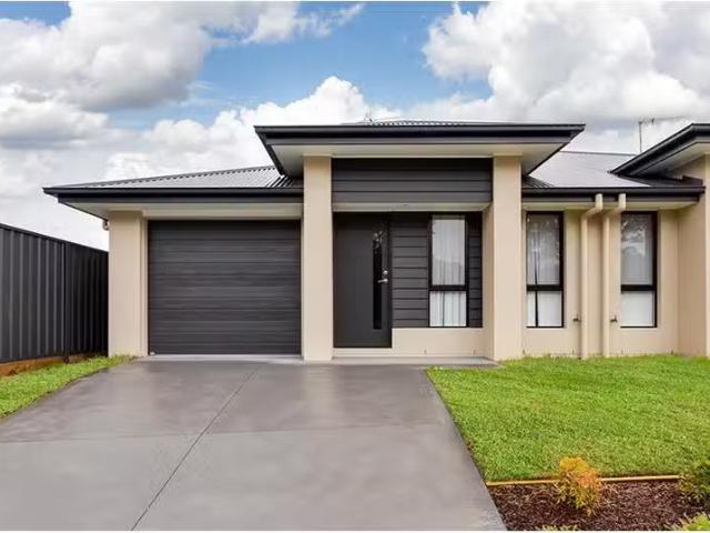 Just in! 4 BR 2/34 Lancaster Street, Thornton Townhouse for re.