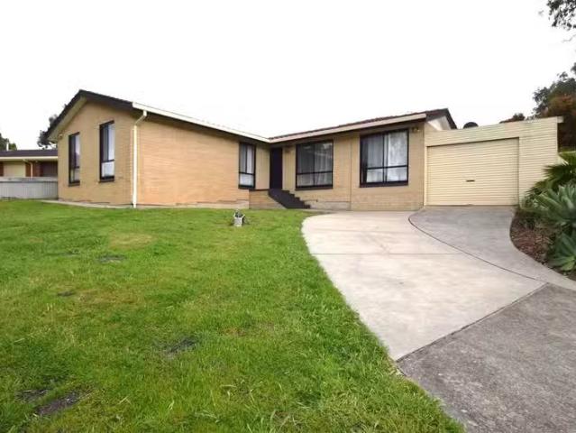 For Rent! 4 BR 23 Flinders Crescent, HACKHAM, SA 5163 House.