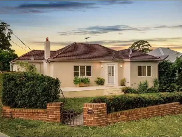 Cheap 4 BR 23 Holt Road, Sylvania House for rent Listed by St.