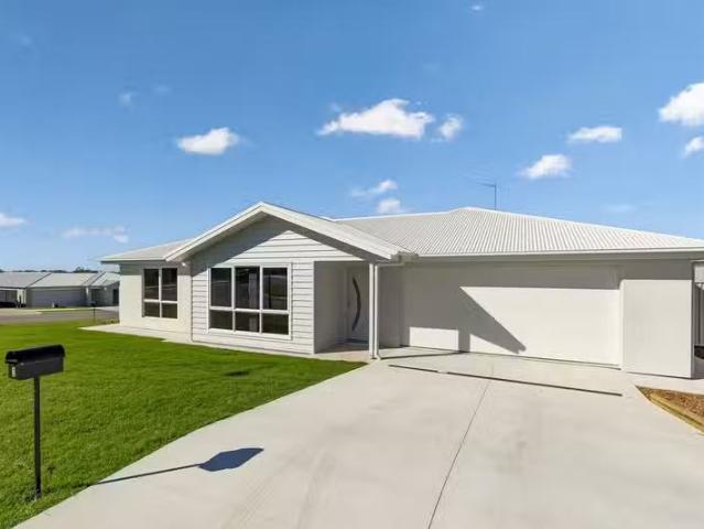 Nice 4 BR 2 Mellong Way, NIKENBAH, QLD 4655 Duplex for Rent