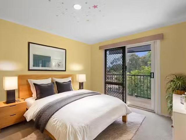 Cheap 4 BR 34 Primrose Hill, Endeavour Hills, VIC 3802 House.