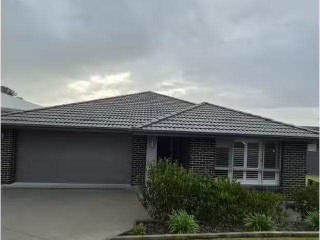For Rent! 4 BR 36 Henning Road, Raymond Terrace House for rent.