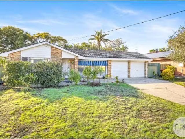 Nice 4 BR 377 Soldiers Point Road, SALAMANDER BAY House for re.