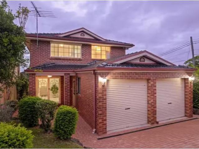 For Rent! 4 BR 38 Dean Street, Strathfield South House for ren.