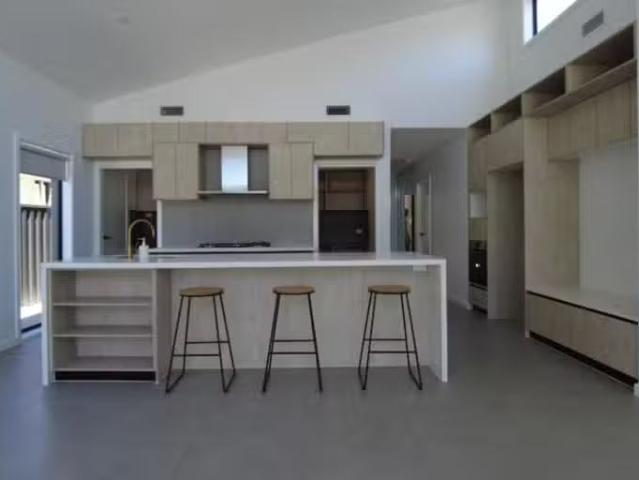 Cheap 4 BR 38 Shillam Chase, Whitlam, ACT 2611