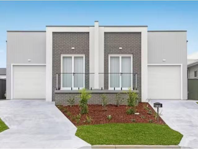 Unique 4 BR 38b Honeycomb Street, Horsley Townhouse for rent.