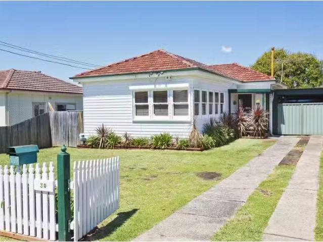 Charming 4 BR 30 Maubeuge Street, Granville House for rent Li.