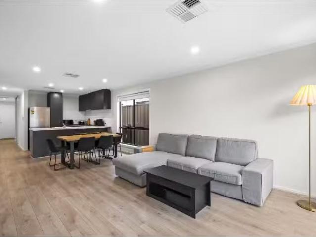 Deal! 4 BR 30 Crafter Street, DAVOREN PARK House for rent Lis.