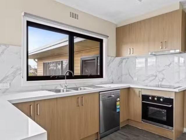 Unique 4 BR 31 Hillside Avenue, Dandenong North, VIC 3175 Ho.