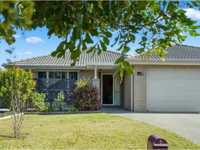 Rental! 4 BR 32 Edward Windeyer Way, Raymond Terrace House for.
