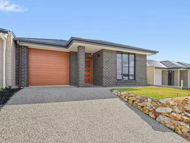 Unique 4 BR 33 Noble Circuit, Onkaparinga Heights, SA 5163