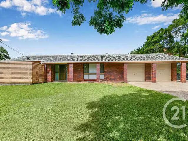 Unique 4 BR 3 Lorient Court, Petrie, QLD 4502