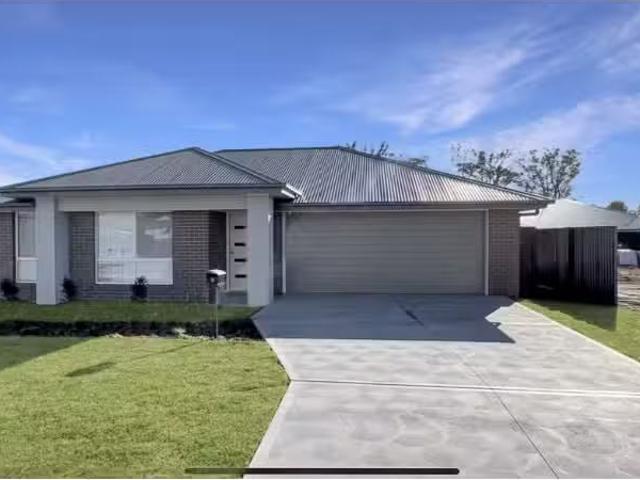 For Rent! 4 BR 3 Riparian Circuit, CESSNOCK House for rent Li.