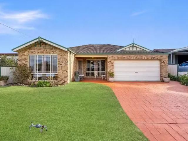Rental! 4 BR 45 Murraba Crescent, GWANDALAN House for rent Li.