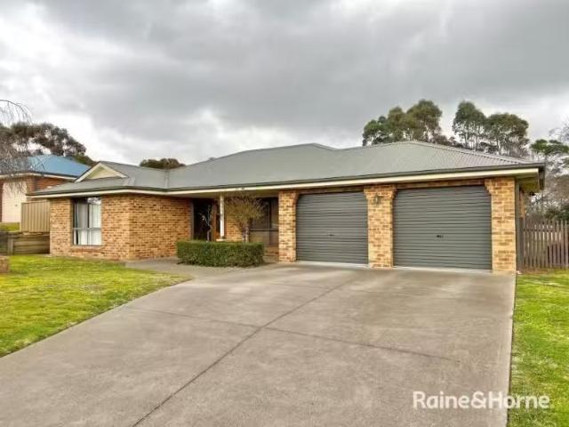 Just in! 4 BR 46 Hughes Street, KELSO House for rent Listed b.