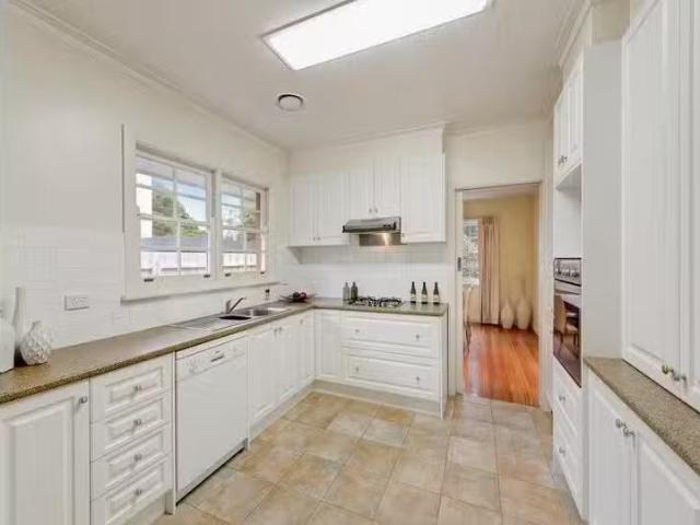 Cheap 4 BR 48 Hopetoun Avenue, Canterbury, VIC 3126