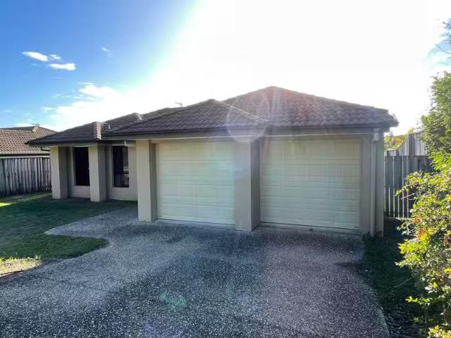 Cozy 4 BR 40 Witheren Circuit, PACIFIC PINES, QLD 4211 House.