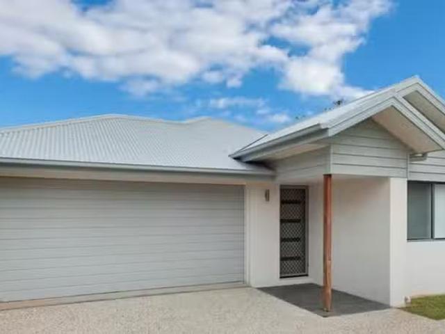 Deal! 4 BR 41 Sienna Circuit, YARRABILBA, QLD 4207 House for.