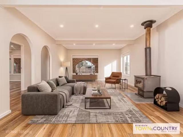 Nice 4 BR 42 Mossman Street, ARMIDALE House for rent Listed b.